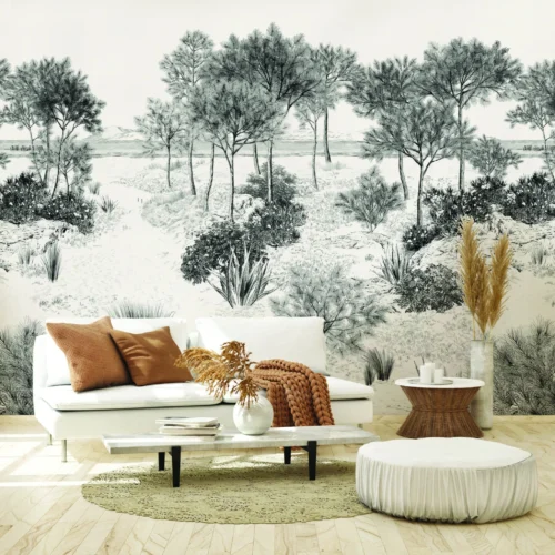 Wohnzimmer mit weißem Sofa, braunen Kissen, Couchtisch, Pouf und Wandtapete mit Baum- und Buschmotiv.