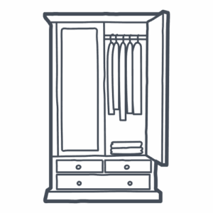 Offener Kleiderschrank mit hängender Kleidung und Schubladen.